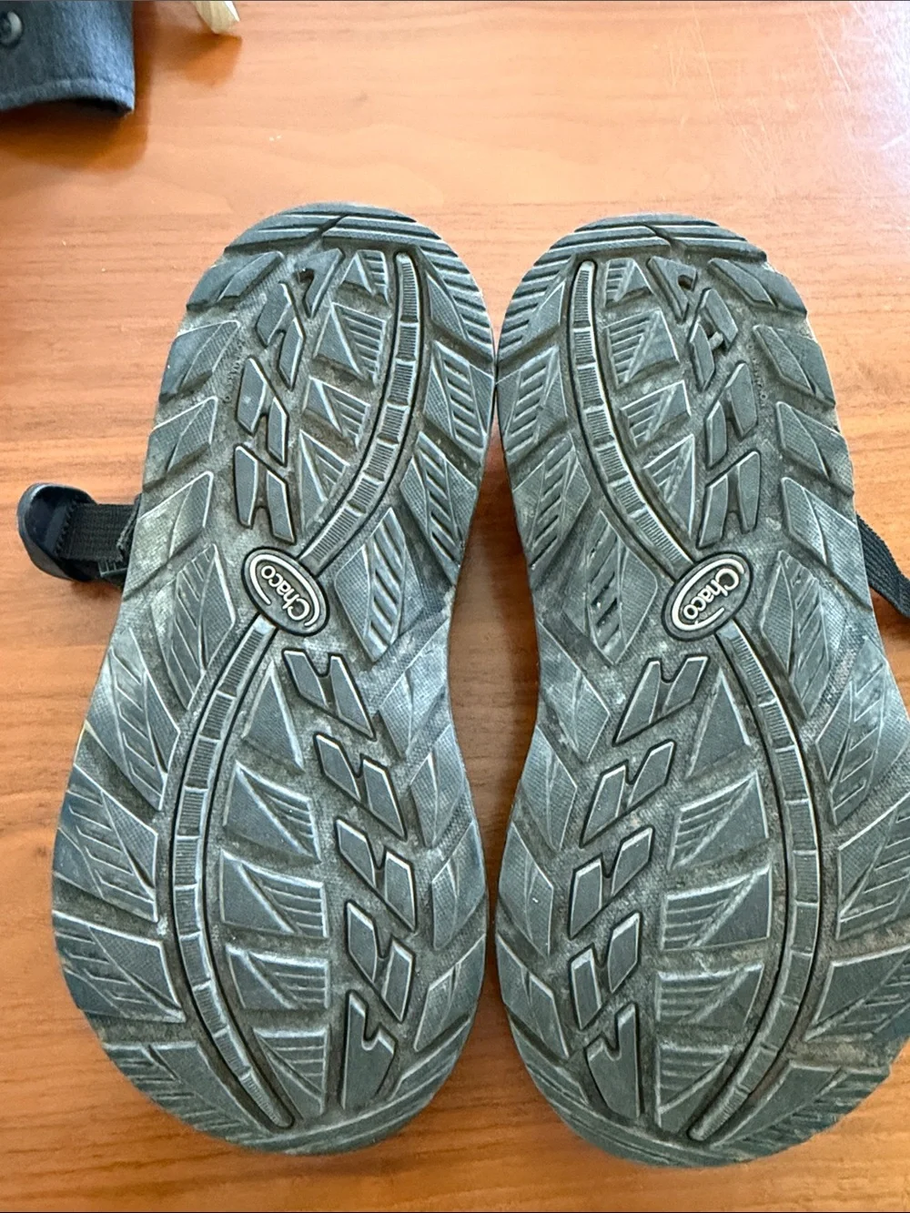 Men's 8 Black Chaco Sandals